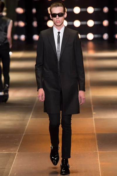 Look 15